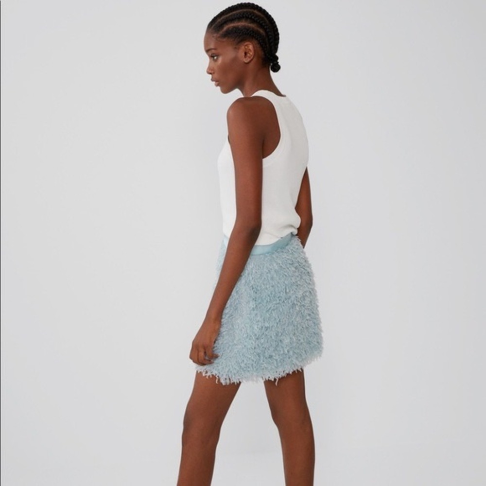 baby blue ‘feather effect’ fuzzy mini skirt from Zara with zipper to close